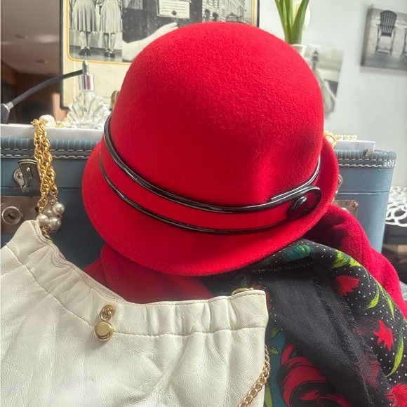 1970s Broner Vintage Red Wool Bowler Hat: Retro Chic - Picture 4 of 5